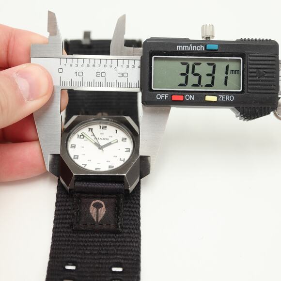 Nixon The Scout Mens Watch 35mm Silver Dial Black Nylon Strap with New Battery - Picture 2 of 15